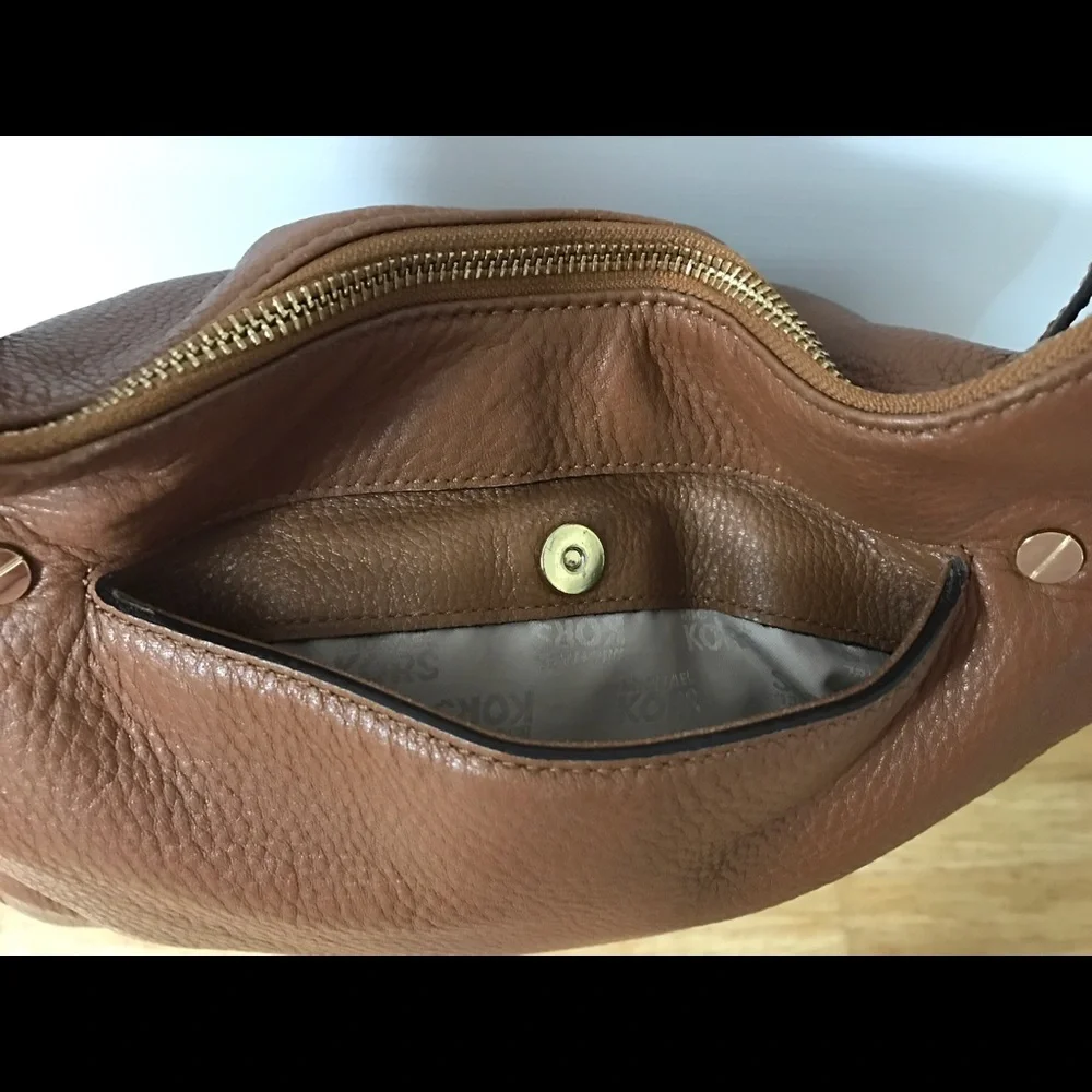 Michael Kors Leather Hobo (medium size) - Picture 3 of 6